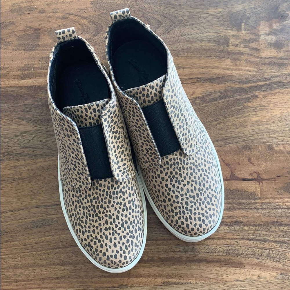 Universal Thread Shoes